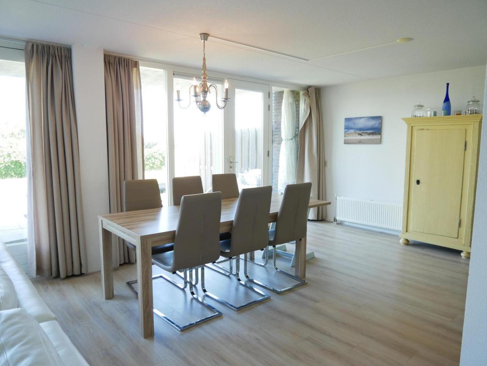 Het Strandleven 4 *