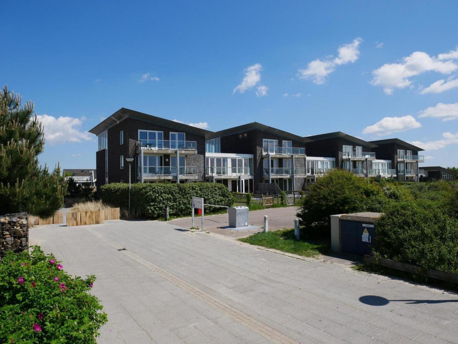 Apartment Het Strandleven 4 *
