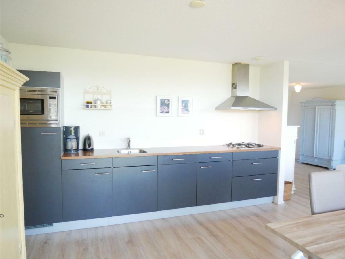Het Strandleven 4 *